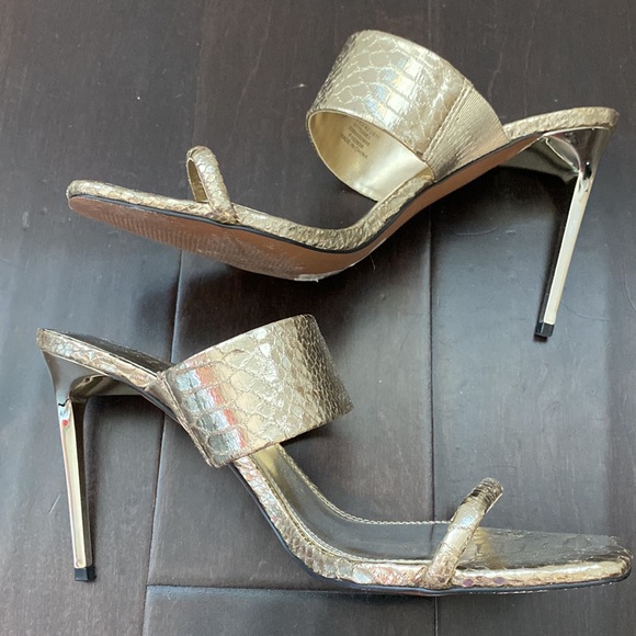 Golden high heeled sandals - Picture 2 of 7